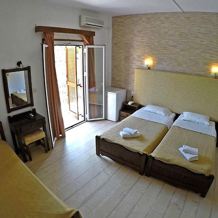 Tina Hotel Дасия Екстериор снимка