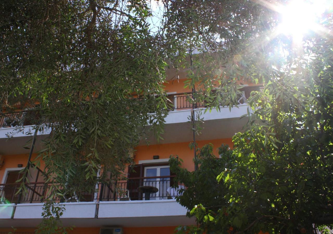Tina Hotel Дасия Екстериор снимка
