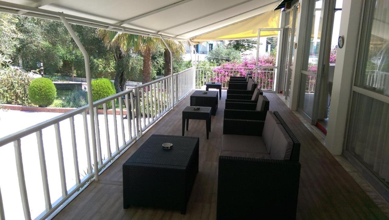 Tina Hotel Дасия Екстериор снимка