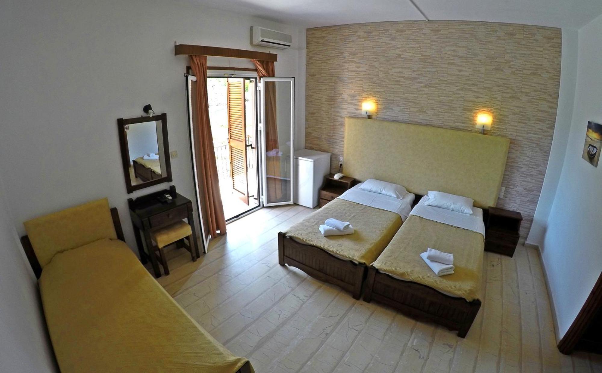 Tina Hotel Дасия Екстериор снимка