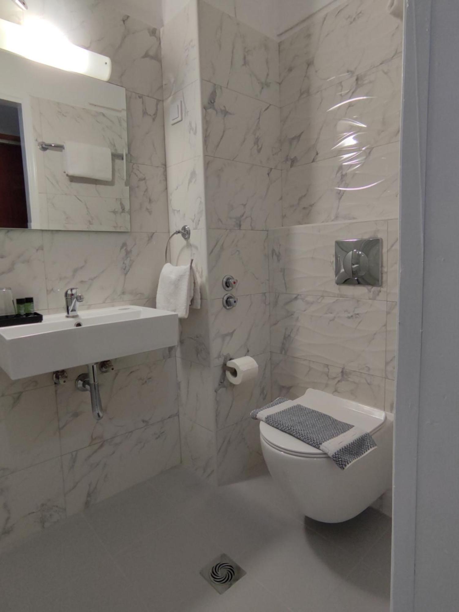 Tina Hotel Дасия Екстериор снимка