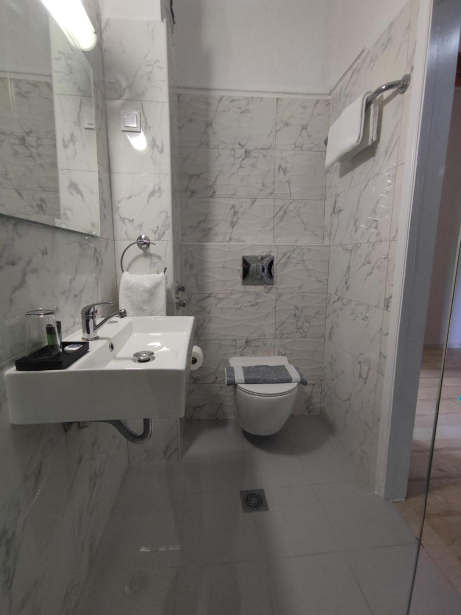 Tina Hotel Дасия Екстериор снимка