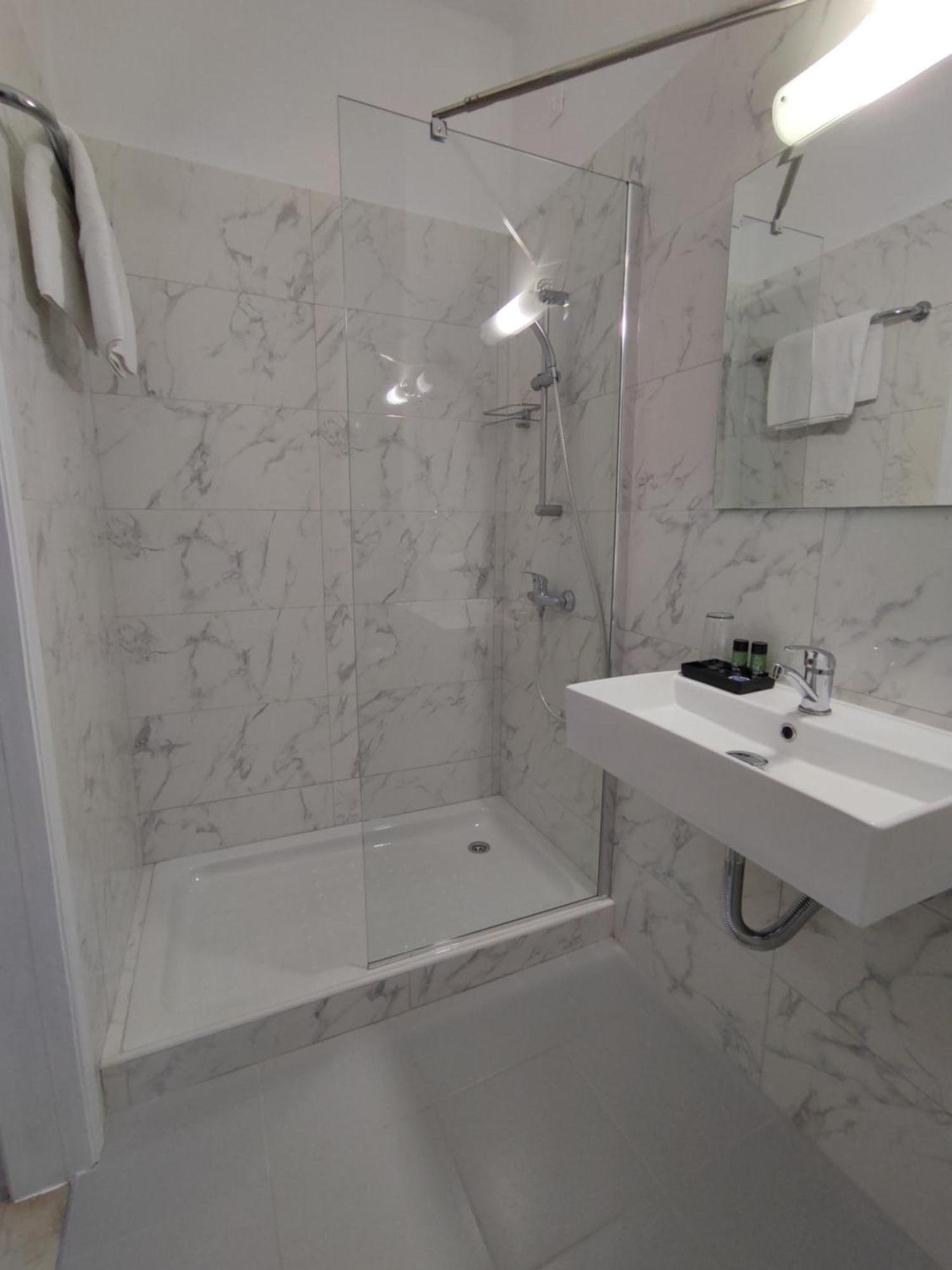 Tina Hotel Дасия Екстериор снимка