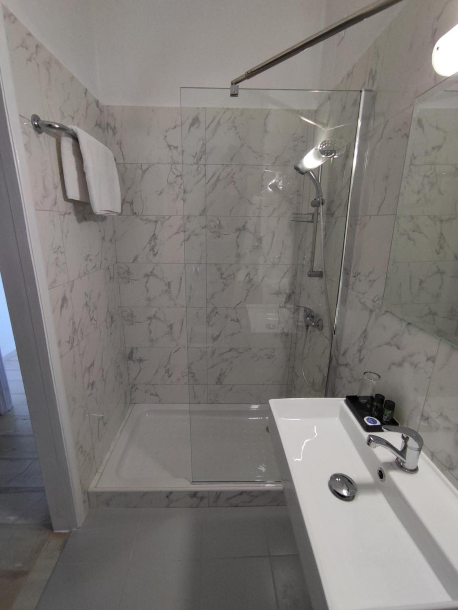Tina Hotel Дасия Екстериор снимка