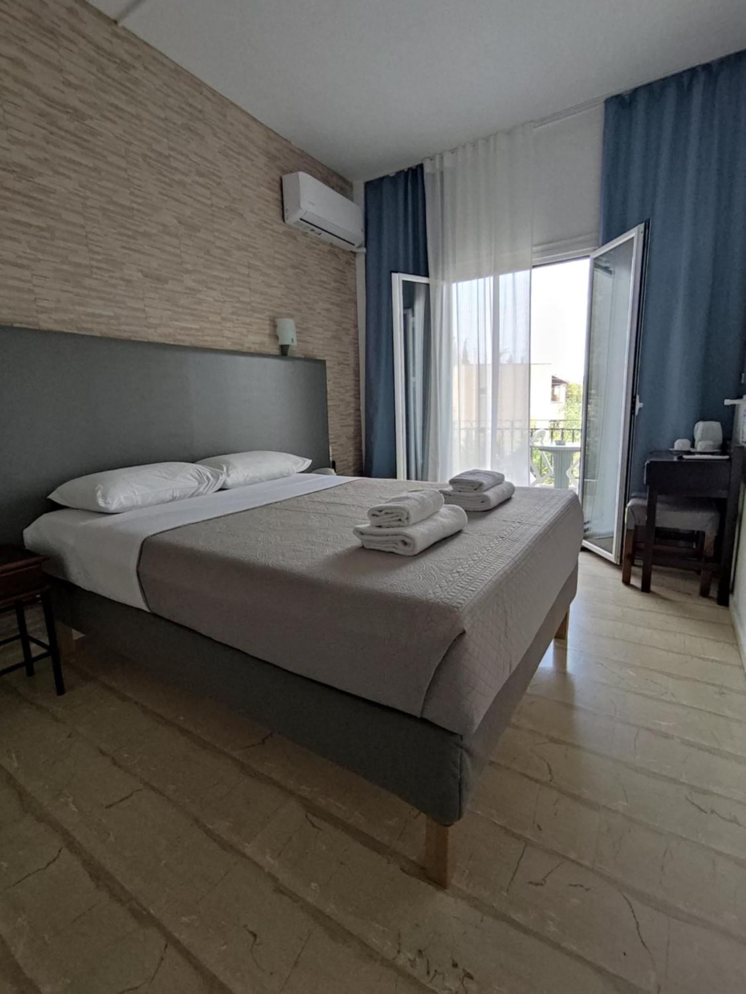 Tina Hotel Дасия Екстериор снимка