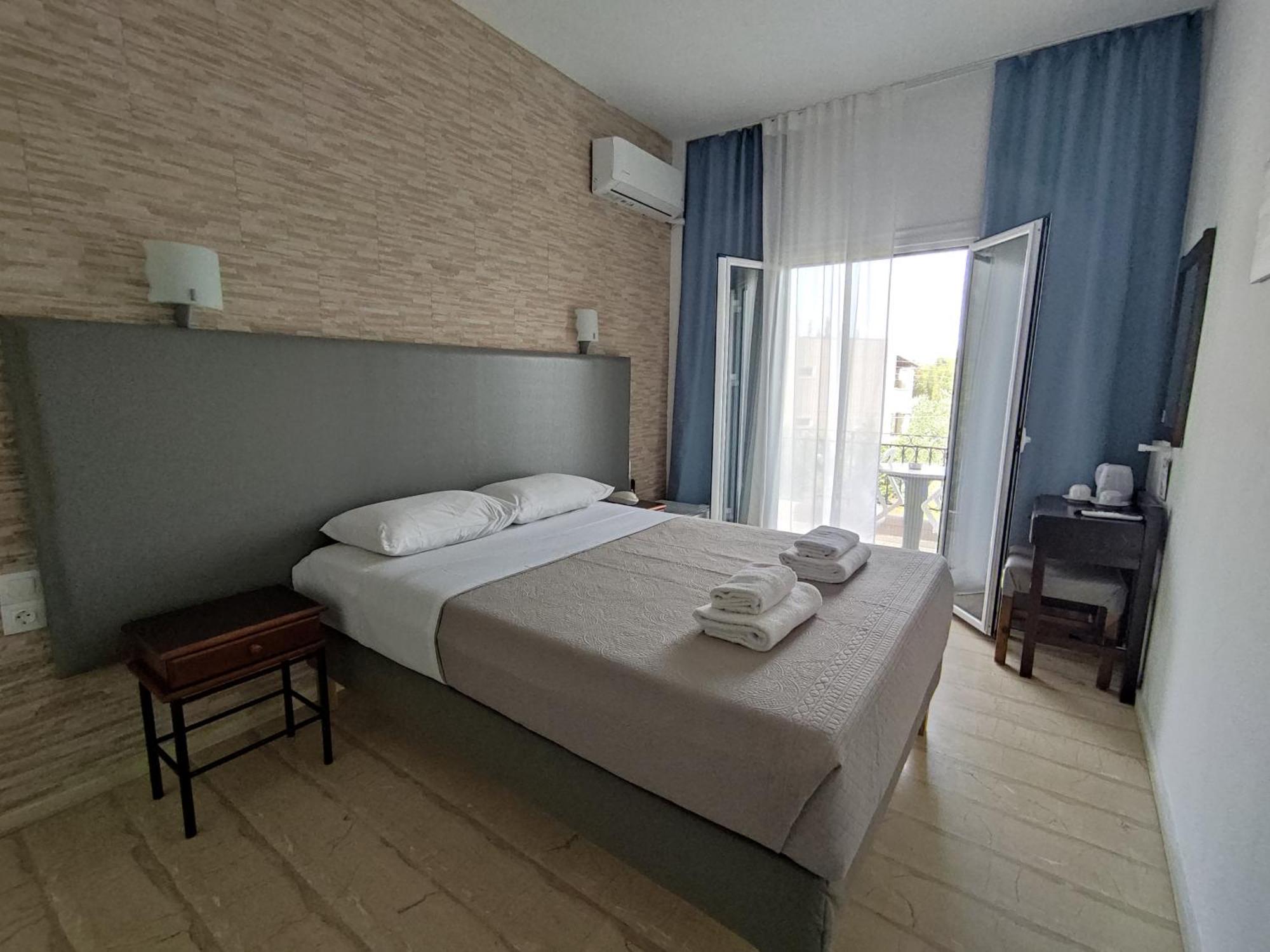 Tina Hotel Дасия Екстериор снимка