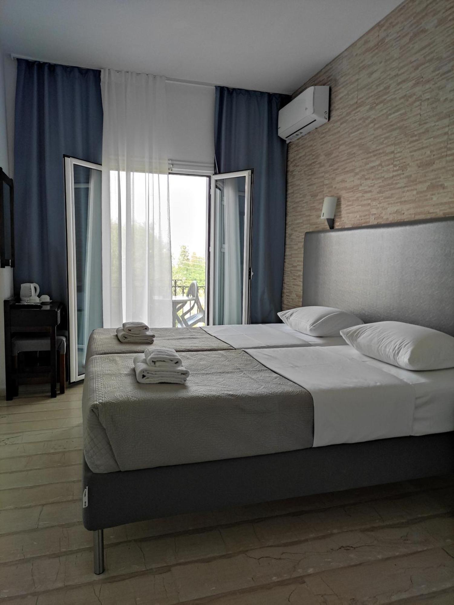 Tina Hotel Дасия Екстериор снимка