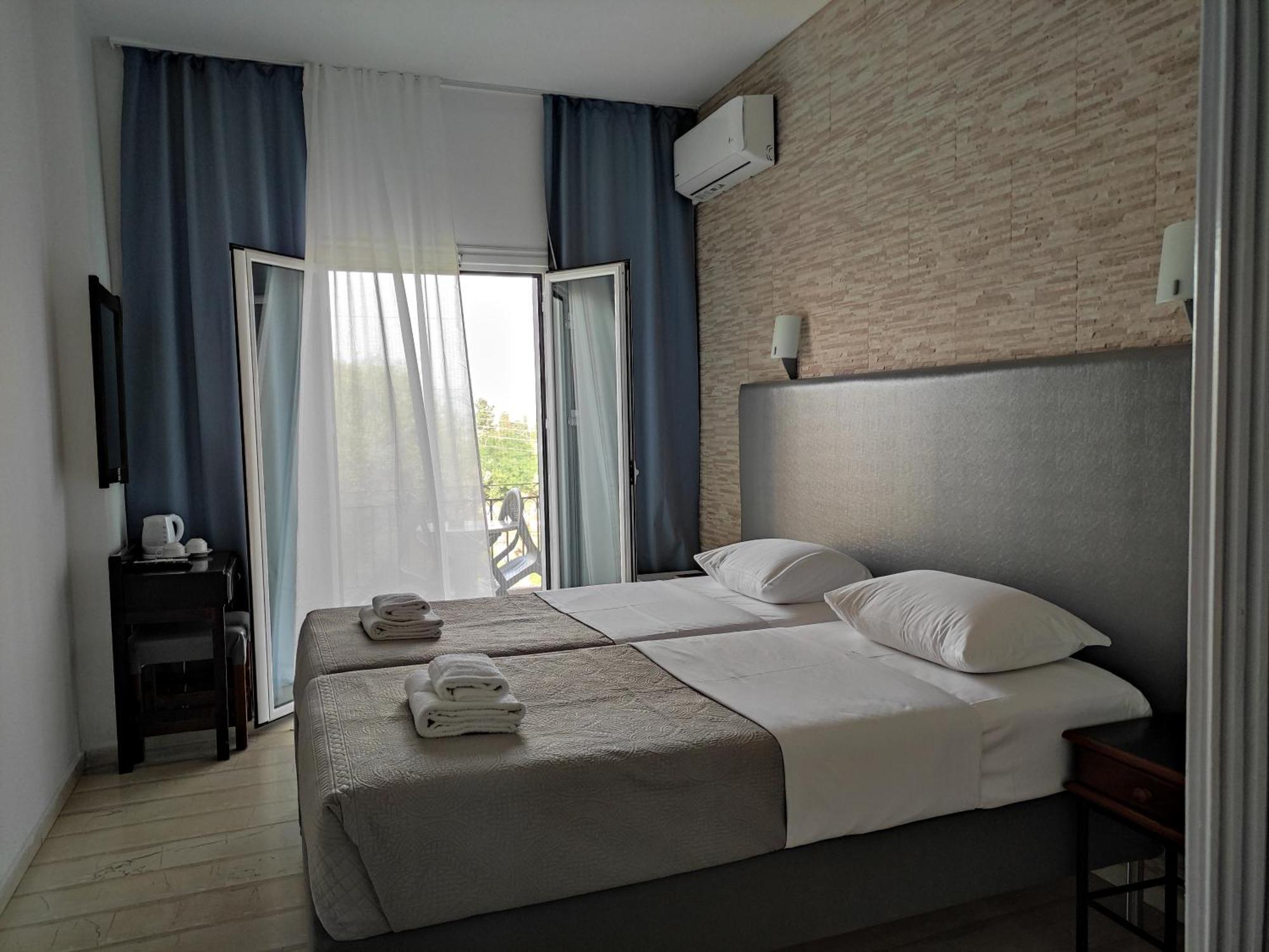 Tina Hotel Дасия Екстериор снимка